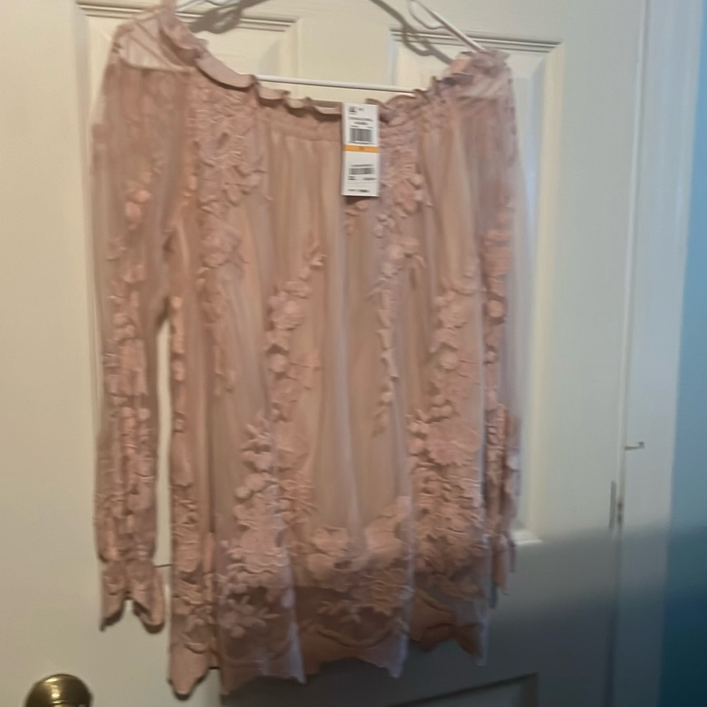 Marled off shoulder size small dusty pink with lace blouse